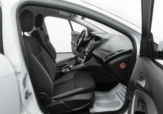 Подержанный автомобиль Ford Focus Wagon 2013 года (6 фото)