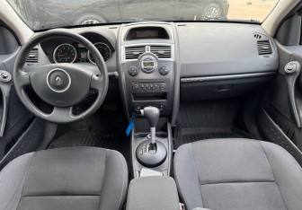 Подержанный автомобиль Renault Megane Sedan 2008 года (9 фото)