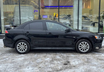 Подержанный автомобиль Mitsubishi Lancer Sedan 2012 года (4 фото)