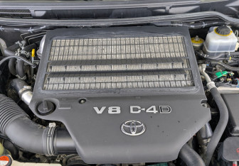 Подержанный автомобиль Toyota Land Cruiser Suv 2015 года (9 фото)