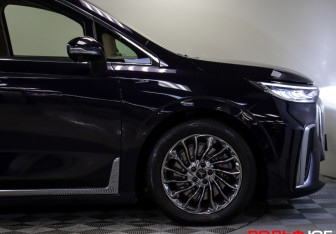 Подержанный автомобиль Voyah Dream 2023 года (35 фото)