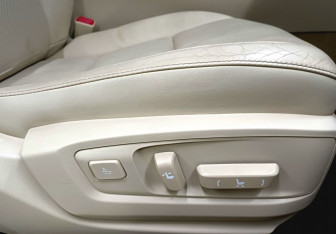 Подержанный автомобиль Lexus ES 2014 года (26 фото)