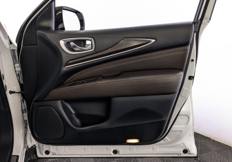 Подержанный автомобиль Infiniti QX60 2018 года (24 фото)