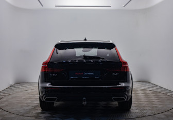 Подержанный автомобиль Volvo V60 Cross Country 2019 года (6 фото)