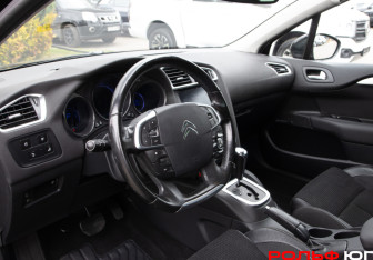 Подержанный автомобиль Citroen C4 Hatchback 2011 года (10 фото)