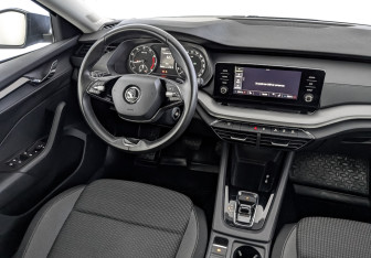 Подержанный автомобиль Skoda Octavia Liftback 2021 года (29 фото)