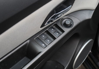 Подержанный автомобиль Chevrolet Cruze Sedan 2013 года (13 фото)