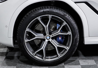 Подержанный автомобиль BMW X6 2022 года (15 фото)