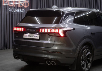 Подержанный автомобиль Lynk&Co 09 2022 года (26 фото)