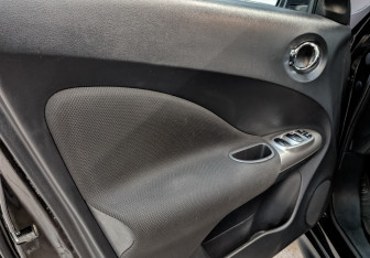 Подержанный автомобиль Nissan Juke 2017 года (19 фото)