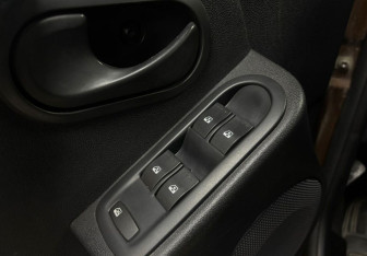 Подержанный автомобиль Renault Duster 2013 года (18 фото)