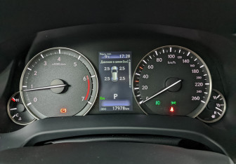 Подержанный автомобиль Lexus RX 2021 года (16 фото)