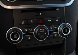 Подержанный автомобиль Land Rover Discovery 2014 года (11 фото)