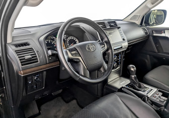 Подержанный автомобиль Toyota Land Cruiser Prado 2021 года (16 фото)