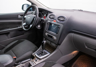 Подержанный автомобиль Ford Focus Sedan 2008 года (10 фото)