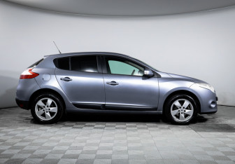 Подержанный автомобиль Renault Megane Hatchback 2010 года (4 фото)