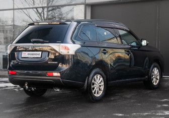 Подержанный автомобиль Mitsubishi Outlander 2012 года (5 фото)
