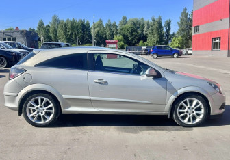 Подержанный автомобиль Opel Astra Hatchback 2010 года (4 фото)