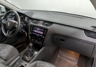 Подержанный автомобиль Skoda Octavia Liftback 2019 года (19 фото)