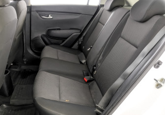 Подержанный автомобиль Kia Rio Hatchback 2021 года (12 фото)