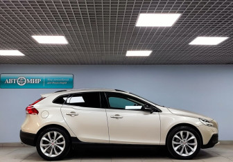 Подержанный автомобиль Volvo V40 Cross Country 2017 года (4 фото)