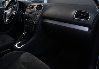 Подержанный автомобиль Volkswagen Golf Hatchback 2011 года (8 фото)