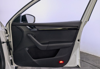 Подержанный автомобиль Skoda Octavia Liftback 2018 года (24 фото)