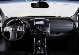 Подержанный автомобиль Nissan Pathfinder 2011 года (14 фото)