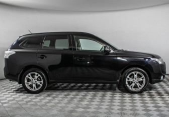 Подержанный автомобиль Mitsubishi Outlander 2012 года (4 фото)