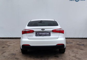 Подержанный автомобиль Kia Cerato Sedan 2014 года (7 фото)
