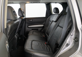 Подержанный автомобиль Nissan X-Trail 2010 года (10 фото)