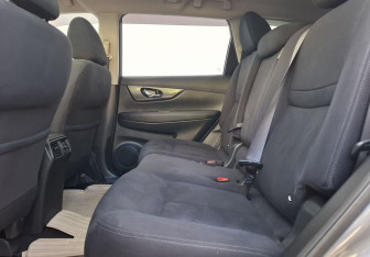 Подержанный автомобиль Nissan X-Trail 2015 года (11 фото)