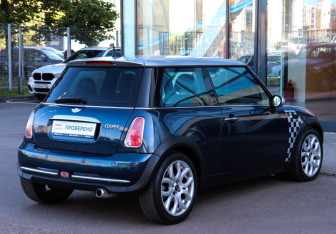 Подержанный автомобиль MINI Hatch 2006 года (4 фото)