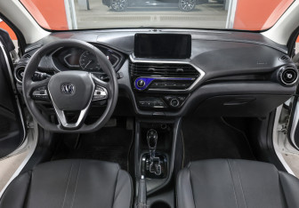 Подержанный автомобиль Changan Alsvin 2023 года (14 фото)