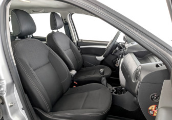 Подержанный автомобиль Nissan Terrano 2021 года (23 фото)