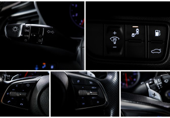 Подержанный автомобиль Genesis G70 2018 года (16 фото)