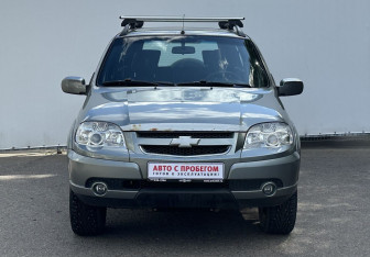 Подержанный автомобиль Chevrolet Niva 2011 года (2 фото)