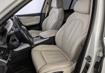 Подержанный автомобиль BMW X5 2015 года (20 фото)