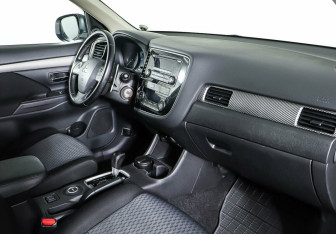Подержанный автомобиль Mitsubishi Outlander 2013 года (10 фото)