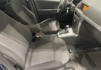 Подержанный автомобиль Opel Astra Wagon 2011 года (9 фото)