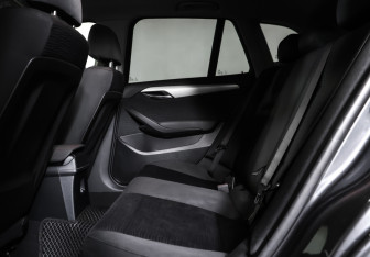 Подержанный автомобиль BMW X1 2014 года (12 фото)