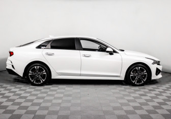 Подержанный автомобиль Kia K5 2021 года (4 фото)