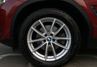 Подержанный автомобиль BMW X4 2018 года (9 фото)