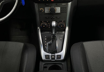 Подержанный автомобиль Opel Antara 2014 года (12 фото)