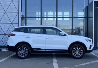Подержанный автомобиль Geely Atlas Pro 2022 года (4 фото)