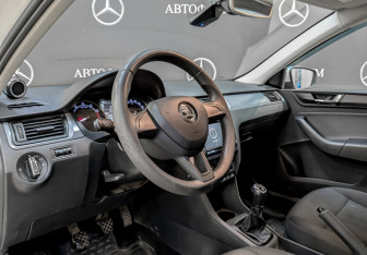 Подержанный автомобиль Skoda Rapid Liftback 2019 года (16 фото)