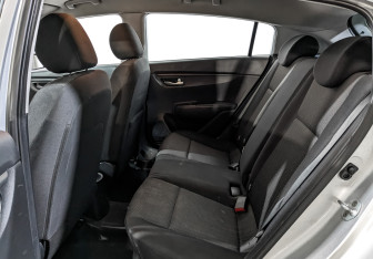 Подержанный автомобиль Kia Rio Hatchback 2021 года (16 фото)