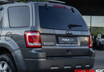 Подержанный автомобиль Ford Escape 2010 года (15 фото)