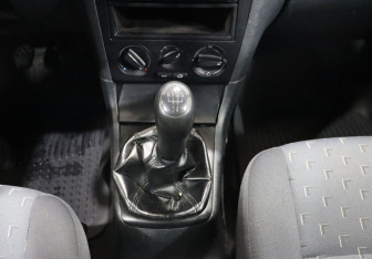 Подержанный автомобиль Skoda Octavia Liftback 2009 года (17 фото)