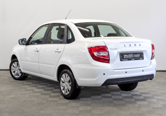 Подержанный автомобиль LADA (ВАЗ) Granta Sedan 2023 года (7 фото)
